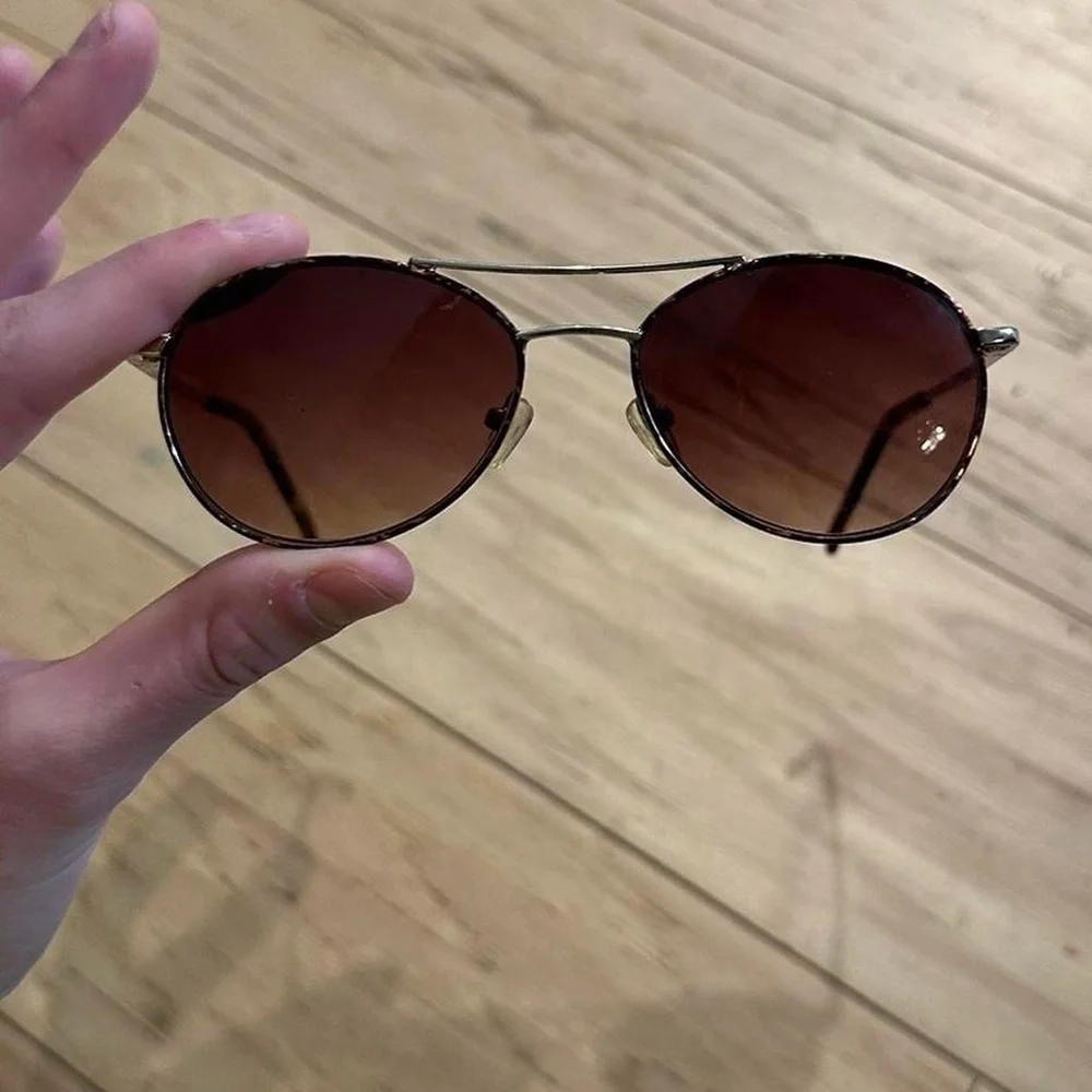 Elegant Tortoise Shell Sunglasses